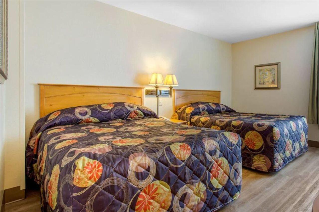 Rodeway Inn & Suites Near Outlet Mall - Asheville Bagian luar foto