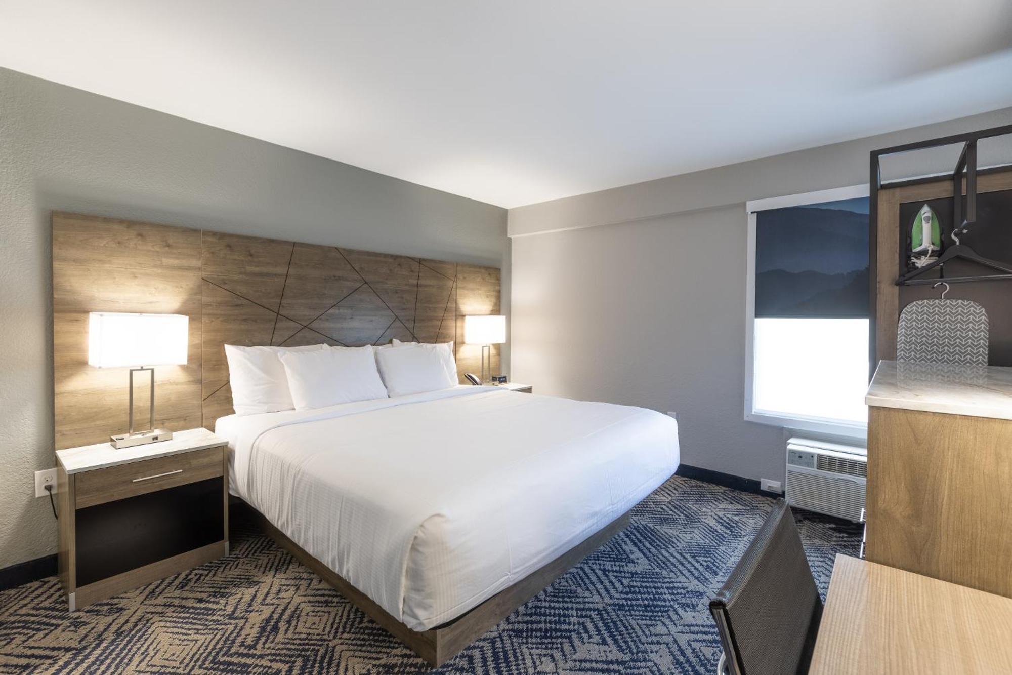 Rodeway Inn & Suites Near Outlet Mall - Asheville Bagian luar foto