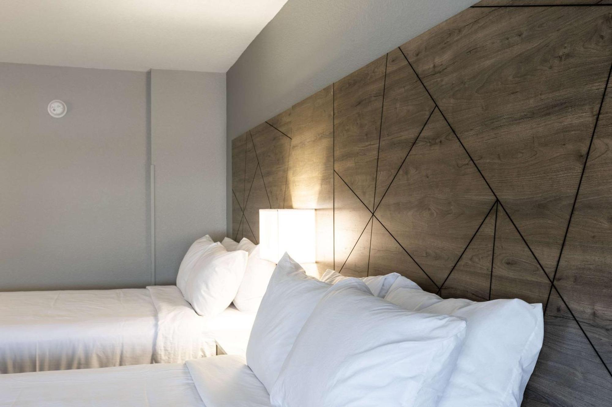 Rodeway Inn & Suites Near Outlet Mall - Asheville Bagian luar foto