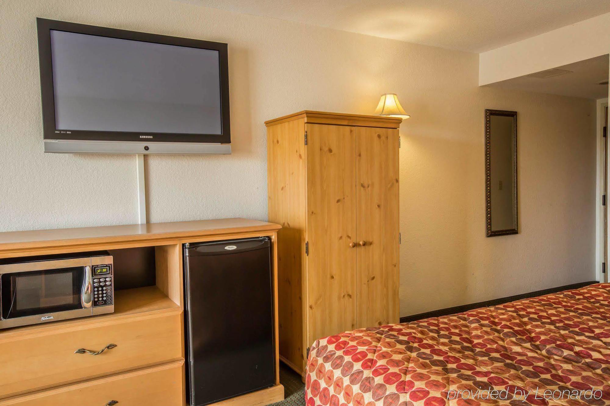 Rodeway Inn & Suites Near Outlet Mall - Asheville Bagian luar foto