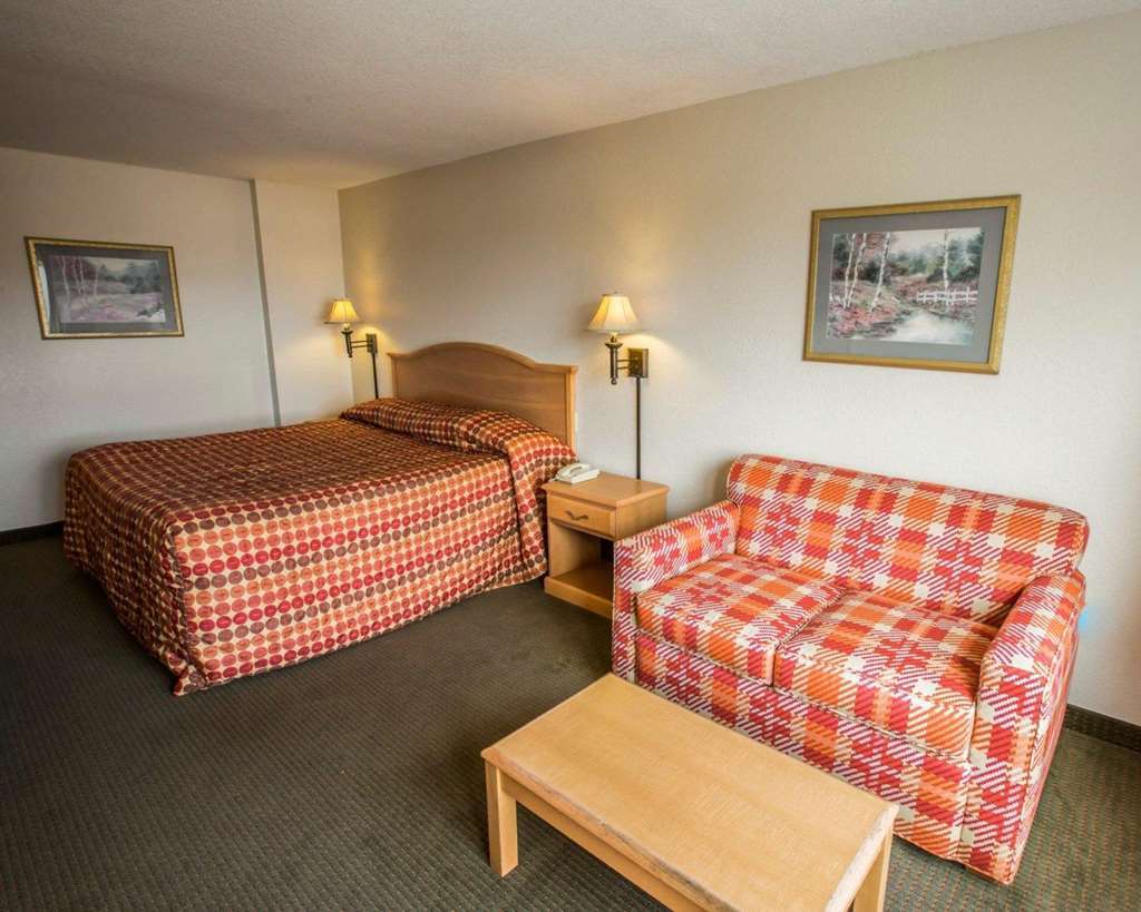 Rodeway Inn & Suites Near Outlet Mall - Asheville Ruang foto