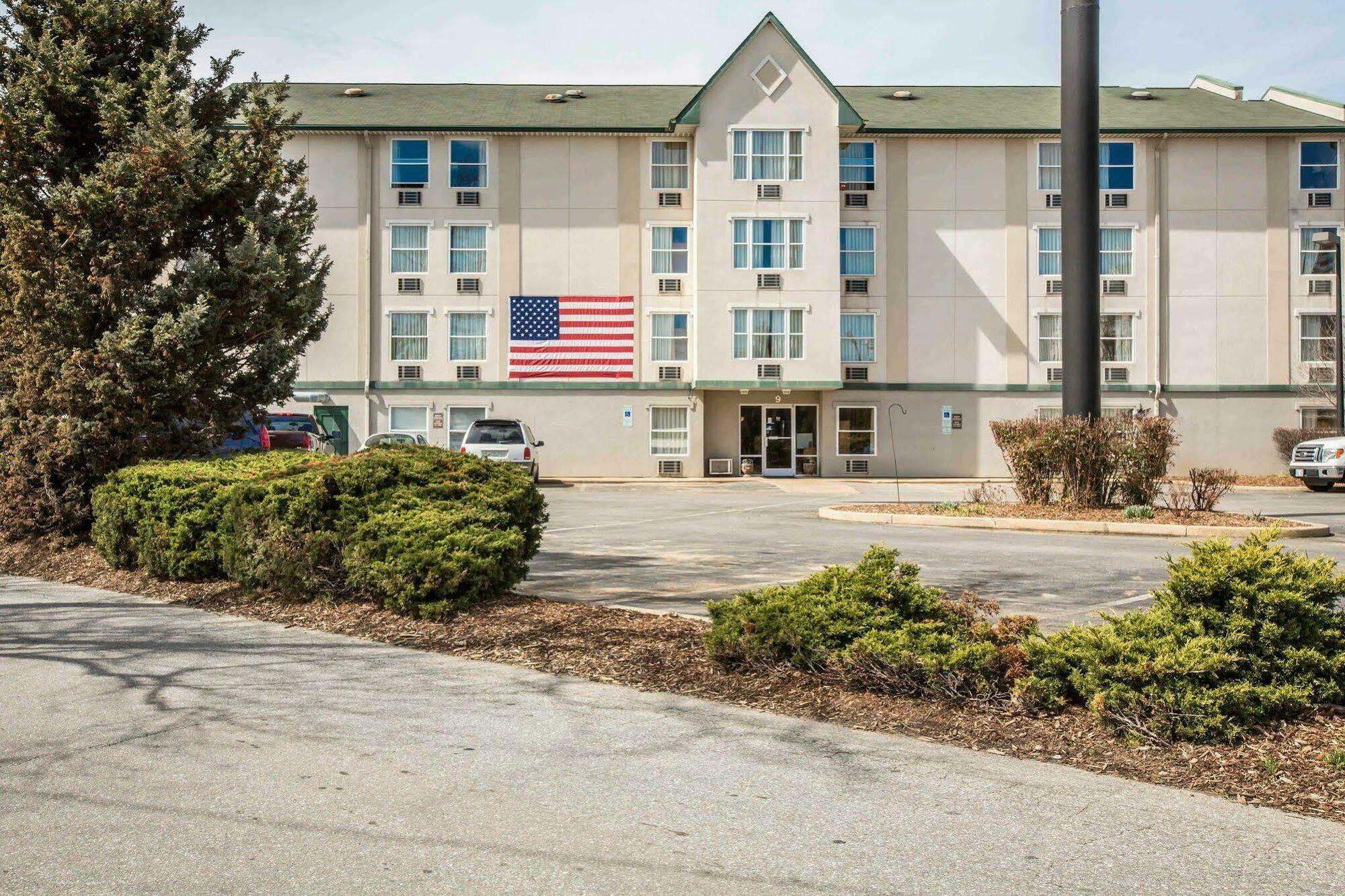 Rodeway Inn & Suites Near Outlet Mall - Asheville Bagian luar foto