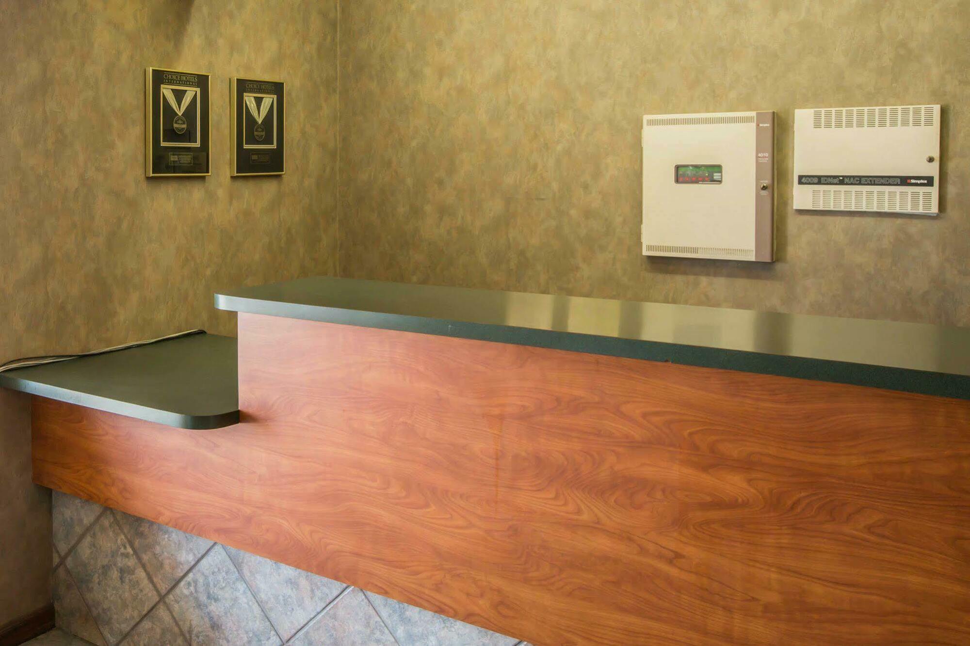 Rodeway Inn & Suites Near Outlet Mall - Asheville Bagian luar foto