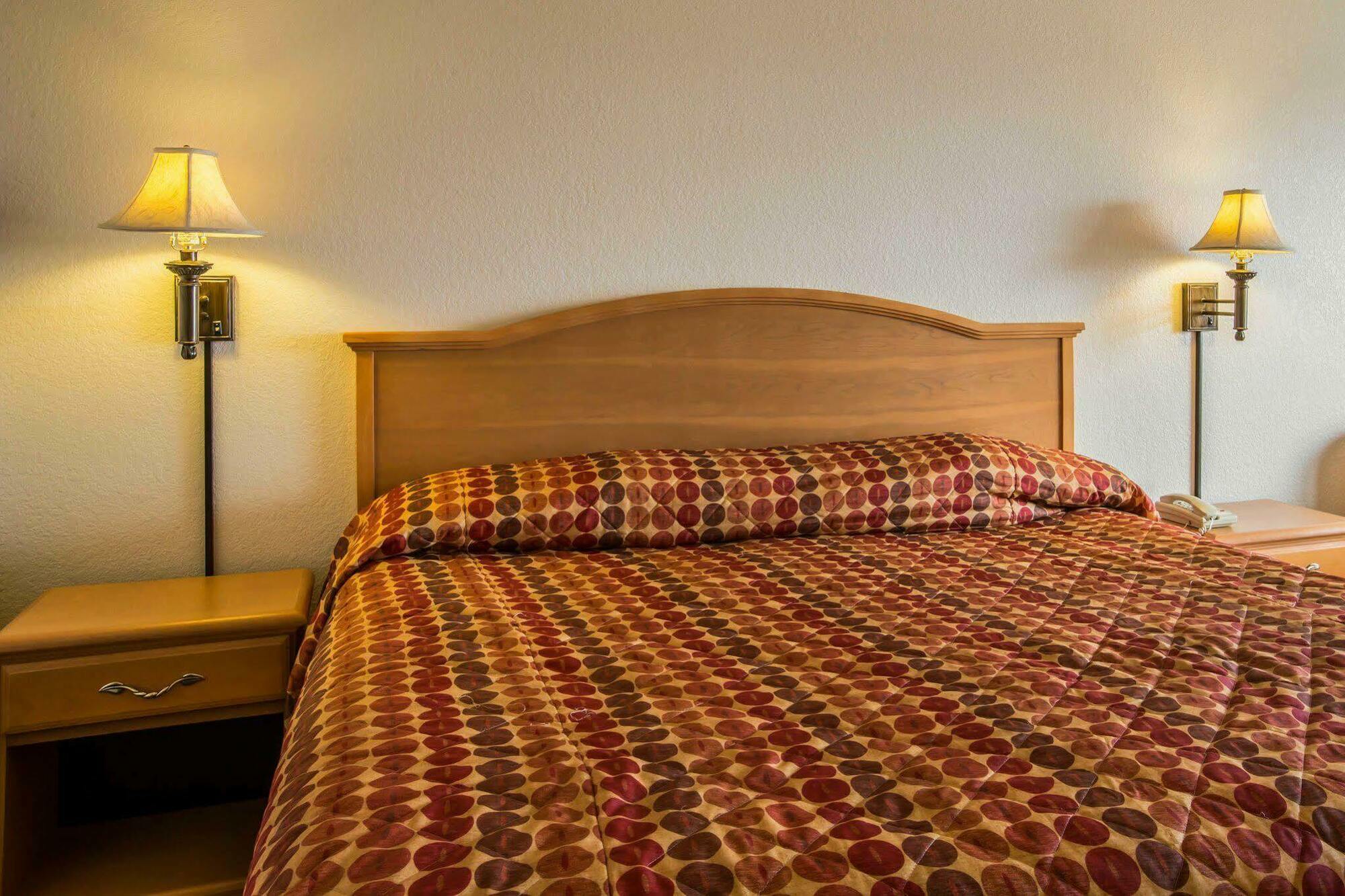 Rodeway Inn & Suites Near Outlet Mall - Asheville Bagian luar foto