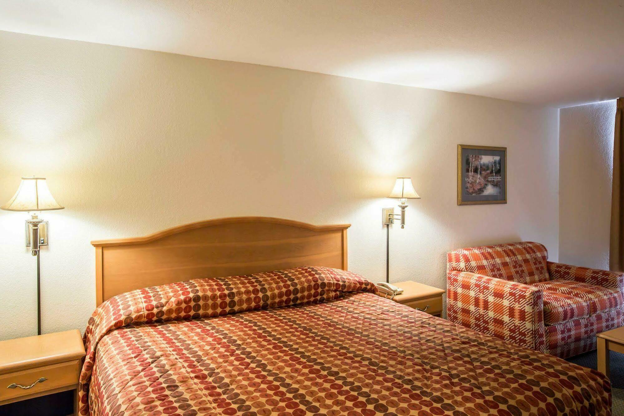 Rodeway Inn & Suites Near Outlet Mall - Asheville Bagian luar foto